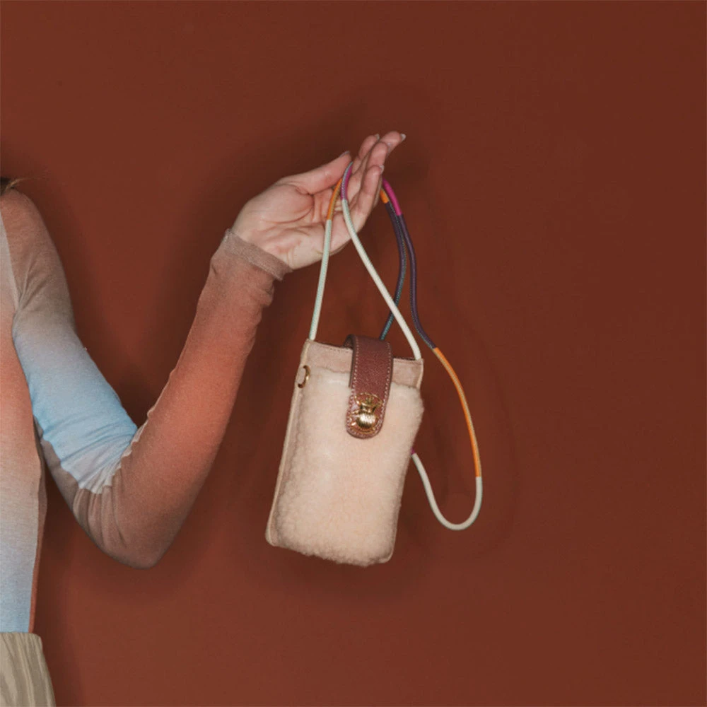 Claris Virot - Etui Téléphone Double Marcus - Crème 6 Claris Virot - Etui Téléphone Double Marcus - Crème – Image 4