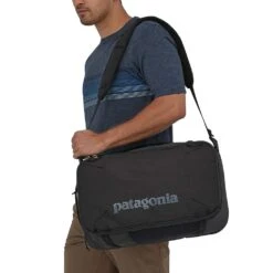 Patagonia - Sac à Dos Hole Mini 30L - Noir -Mode Vêtements Magasin 8 df98a73e 2f12 490e 97aa 311640489884
