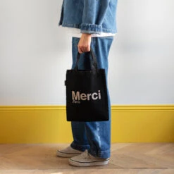 Merci - Tote Bag En Coton - Noir & Crème 9 Merci - Tote Bag En Coton - Noir & Crème -Mode Vêtements Magasin MERCI packshots 270623 0805
