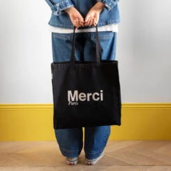 Merci - Tote Bag En Coton - Noir & Crème 8 Merci - Tote Bag En Coton - Noir & Crème -Mode Vêtements Magasin MERCI packshots 270623 0812 1