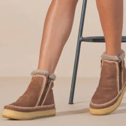 Laidback London - Chaussurres Setsu - Marron Clair -Mode Vêtements Magasin Setsu crochet crepe camel suede 3