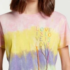 Mira Mikati - T-shirt Love Is Love - Rose -Mode Vêtements Magasin T SHIRT3 512bfe49 1ee9 46bf ae75 825c45c88ab0