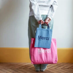 Merci - Tote Bag En Coton - Rose & Écru 10 Merci - Tote Bag En Coton - Rose & Écru -Mode Vêtements Magasin bleu et rose
