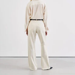 Nili Lotan - Jeans Mitchel - Ecru 8 Nili Lotan - Jeans Mitchel - Ecru -Mode Vêtements Magasin jeans4 02115dd2 e0f5 4258 83f9 710d7e425551