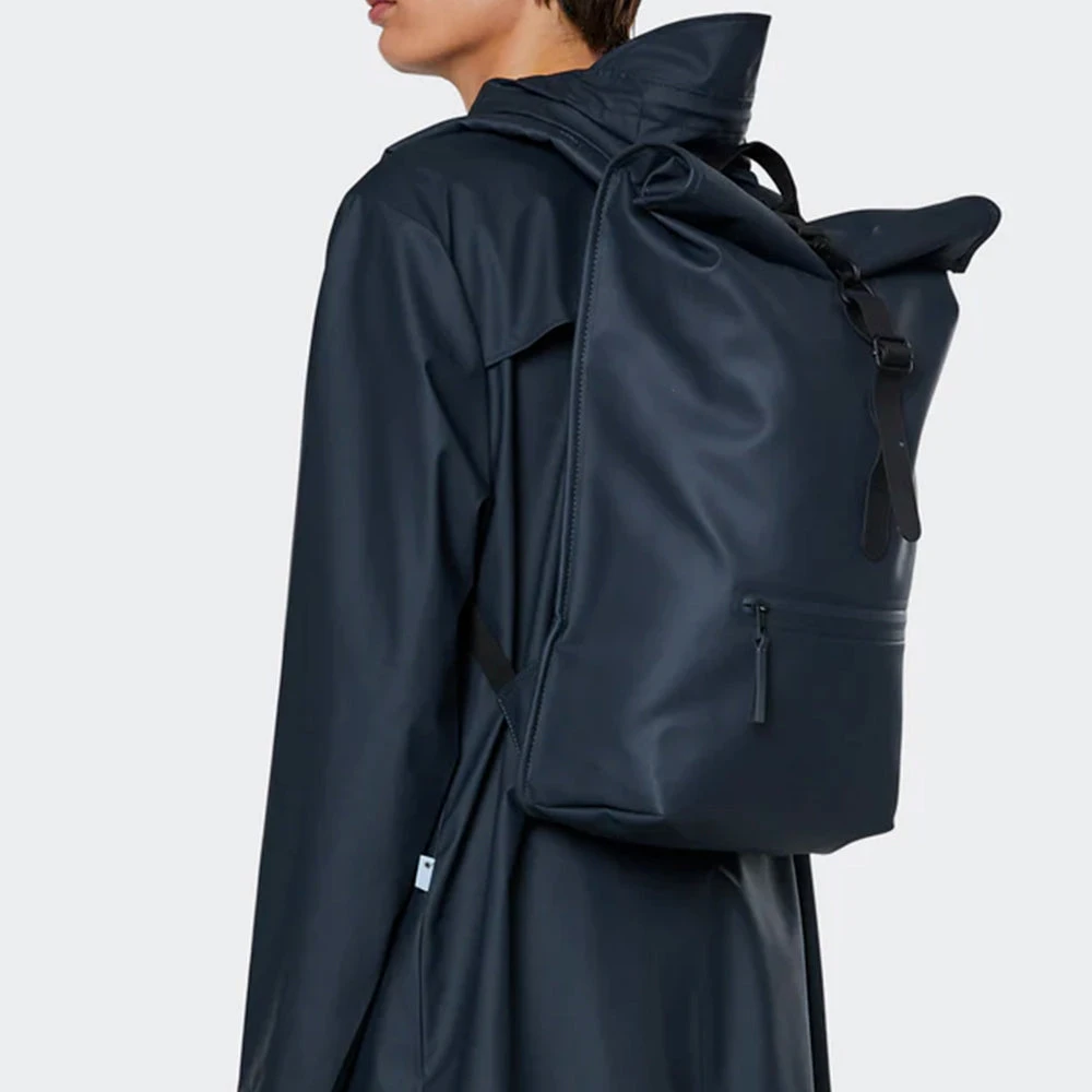 Rains - Sac à Dos Rolltop Rucksack - Marine 4 Rains - Sac à Dos Rolltop Rucksack - Marine – Image 2