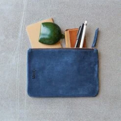 Merci - Pochette En Daim - Oceania -Mode Vêtements Magasin pochette daim bleu grand