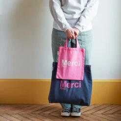 Merci - Tote Bag En Coton - Rose & Écru 11 Merci - Tote Bag En Coton - Rose & Écru -Mode Vêtements Magasin rose et bleu