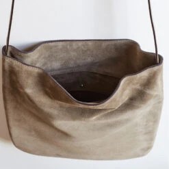 Merci - Sac En Daim - Oceania -Mode Vêtements Magasin sac daim grand inside dos 681d48ff f7bb 47c8 b891 2489e431d7b3