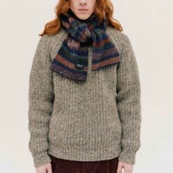Howlin' - Echarpe A Woolen Wonder - Marine 9 Howlin' - Echarpe A Woolen Wonder - Marine -Mode Vêtements Magasin scarf2 82f9b85d d64f 405d a233 8e87e407c00a