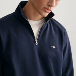 GANT - Sweat à Demi-zip - Marine -Mode Vêtements Magasin sweat1 7f27aba1 3a79 42d8 82f5 1ea41f8aaaed