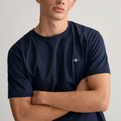 GANT - T-shirt Regular Fit - Marine -Mode Vêtements Magasin tee5 a0607b23 1694 417b ab5f 4b3a0e746374